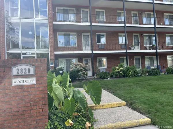 2820 Woodslee Drive #107, RoyalOak, MI 48073
