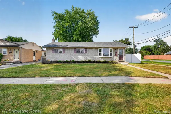 32118 Block Street, GardenCity, MI 48135
