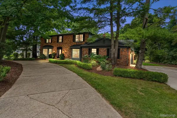 5033 Aintree Court, Rochester, MI 48306