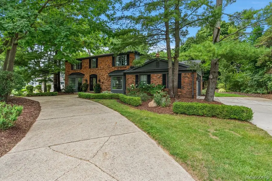 5033 Aintree Court, Rochester, MI 48306 - #2