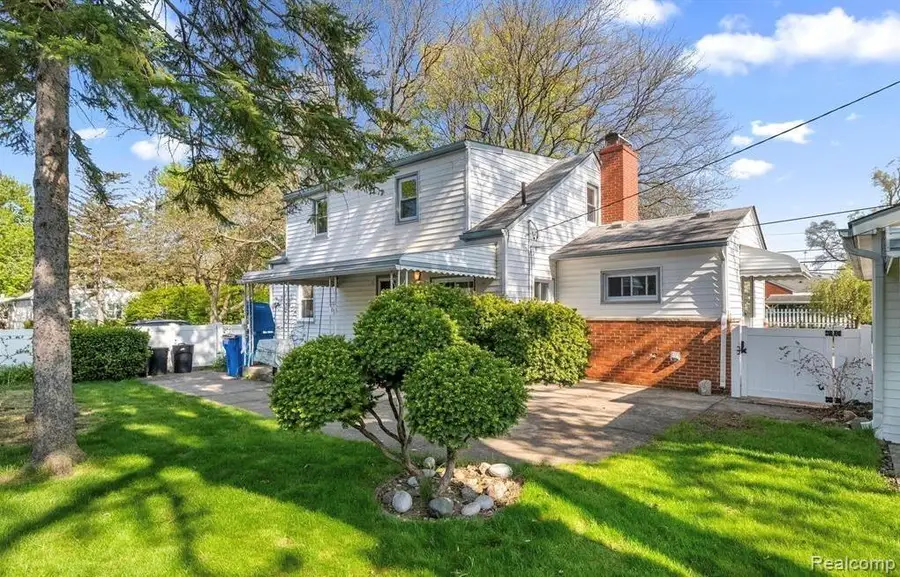 6644 N Vernon Street, Dearborn Heights, MI 48127 - #3