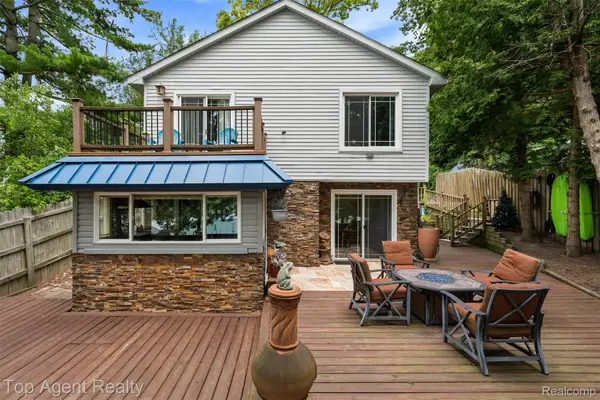 312 Beach Drive, Oakland, MI 48363