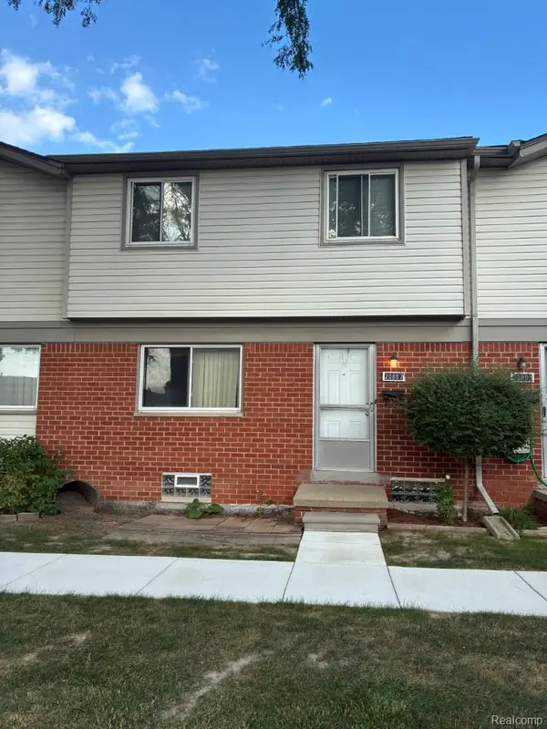 20887 Washington, Roseville, MI 48066