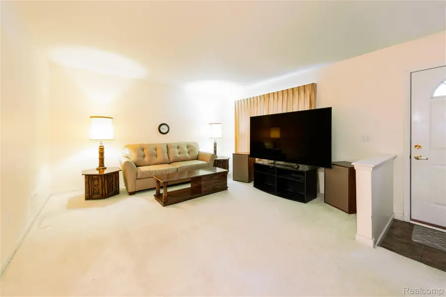 42779 Buckingham Drive, Sterling Heights, MI 48313 - #3