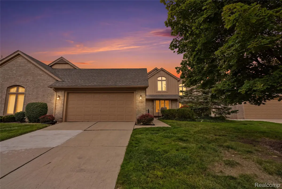 5828 Dawn Ridge Drive, Troy, MI 48098 - #1