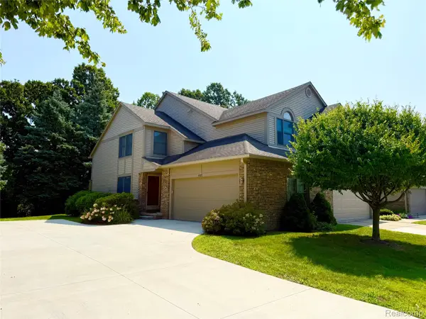 45077 Coachman Court #82, Canton, MI 48187