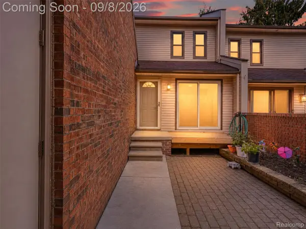 418 Willow Grove Lane, RochesterHills, MI 48307
