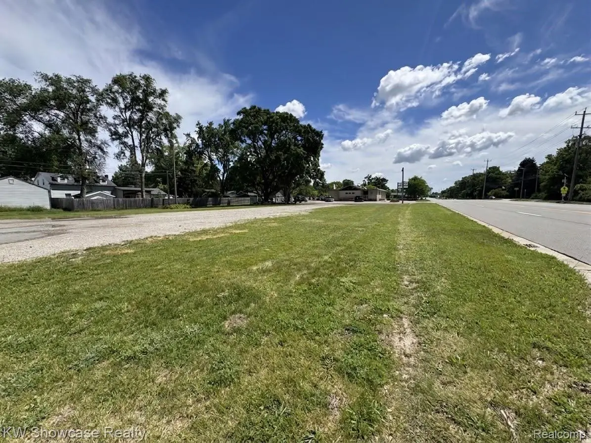 4050 W Walton Blvd, Waterford, MI 48329 - #1