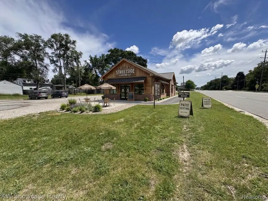 4050 W Walton Blvd, Waterford, MI 48329 - #2