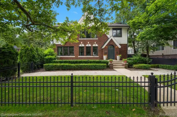 972 Ann Street, Birmingham, MI 48009