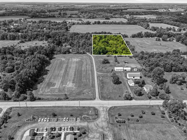 2714 N Burkhart Road, Howell, MI 48855