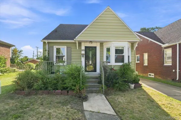 6932 Middlepointe Street, Dearborn, MI 48126