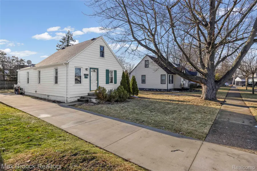 20240 Hollywood Street, Harper Woods, MI 48225 - #2