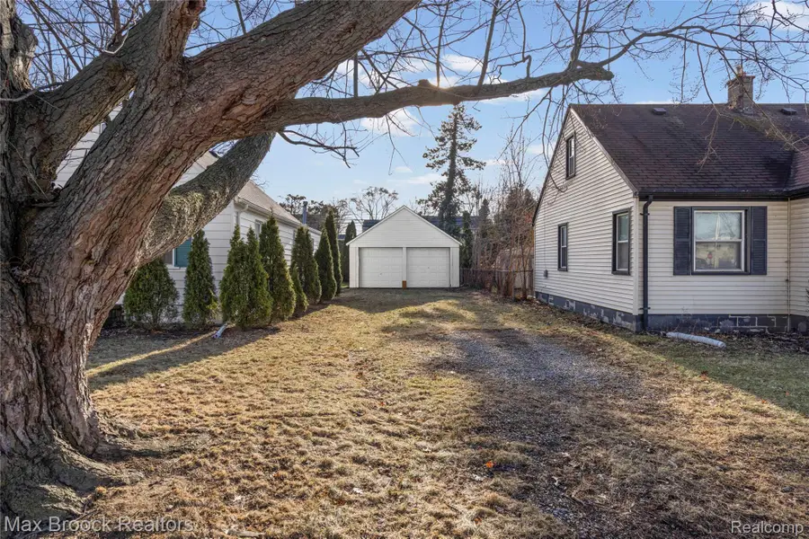 20240 Hollywood Street, Harper Woods, MI 48225 - #3