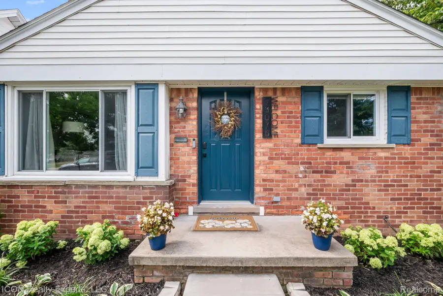 23075 Audette Street, Dearborn, MI 48124 - #2