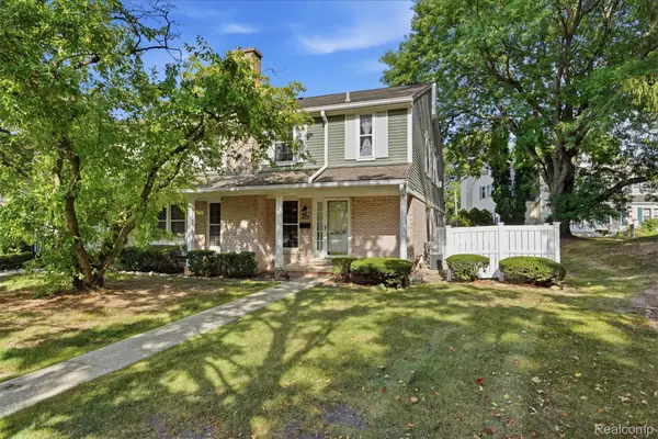 20842 E Glen Haven Circle, Northville, MI 48167