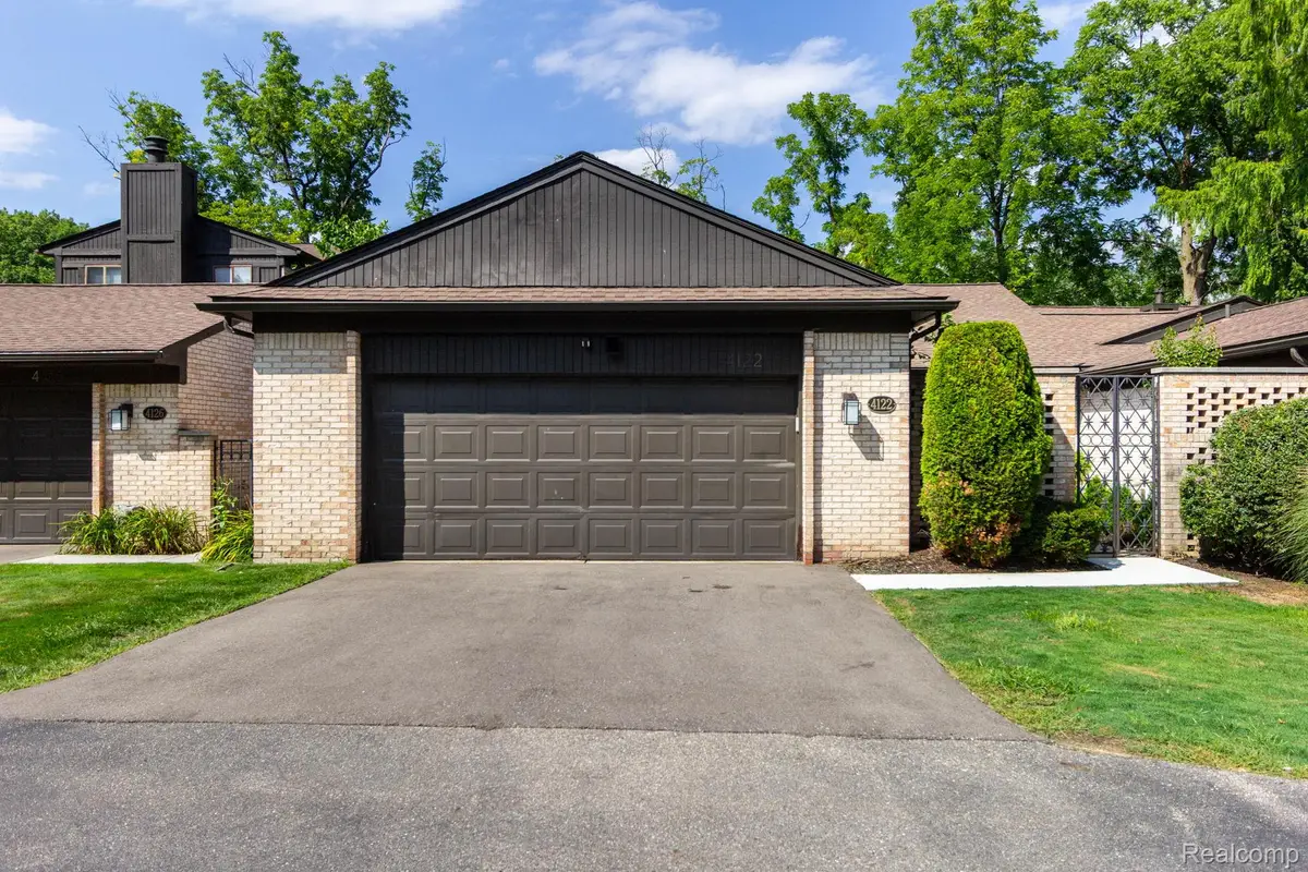 4122 Wabeek Lake Drive S, West Bloomfield, MI 48302 - #1