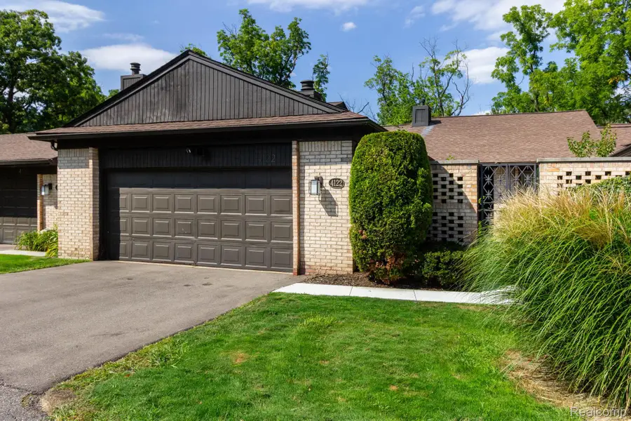 4122 Wabeek Lake Drive S, West Bloomfield, MI 48302 - #2