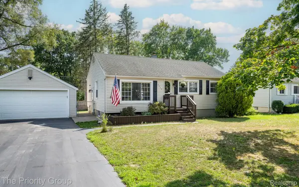 5515 Clinton River Drive, Waterford, MI 48327