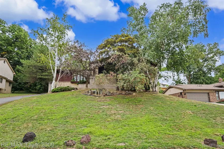 3030 Bloomfield Park Drive, West Bloomfield, MI 48323 - #2