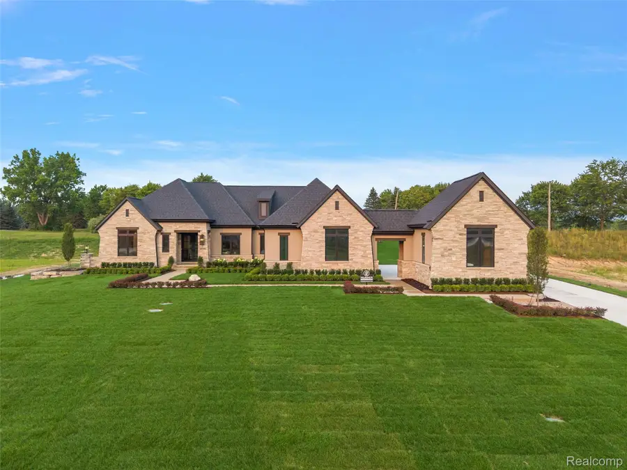 67736 Overlook Trail, Washington, MI 48095 - #2