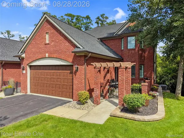 3565 Bay Harbor Drive, Brighton, MI 48114