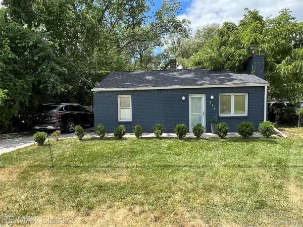315 Common Street, WalledLake, MI 48390