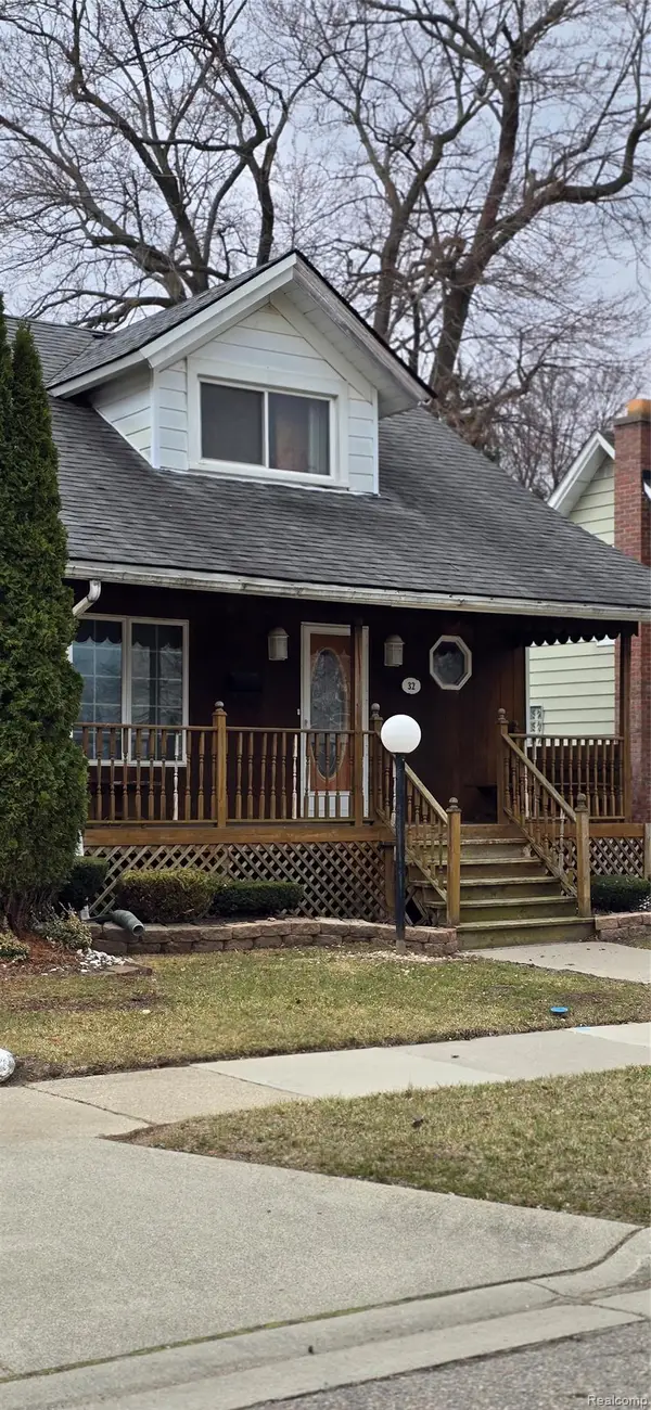 32 Gibb, MtClemens, MI 48043