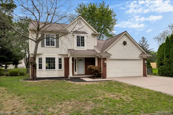 6595 Ashley Court, Waterford, MI 48327