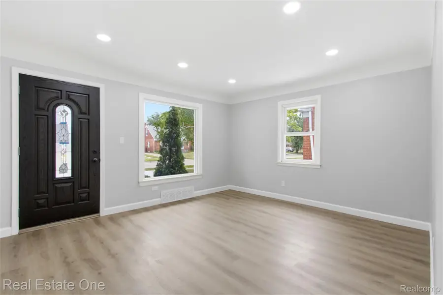 6953 N Vernon Street, Dearborn Heights, MI 48127 - #2