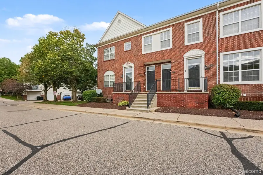 43054 Strand Drive, Sterling Heights, MI 48313 - #3