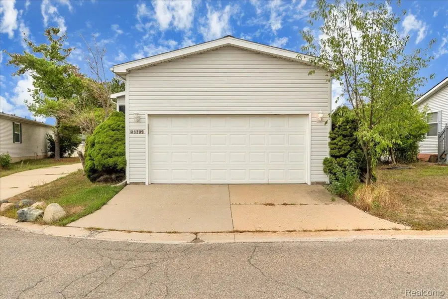 8209 Bloomsbury Circle, Northville, MI 48167 - #3