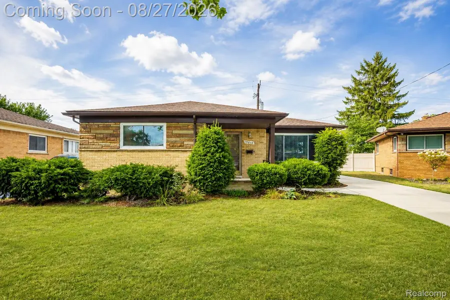 15210 Oakwood Drive, Oak Park, MI 48237 - #2
