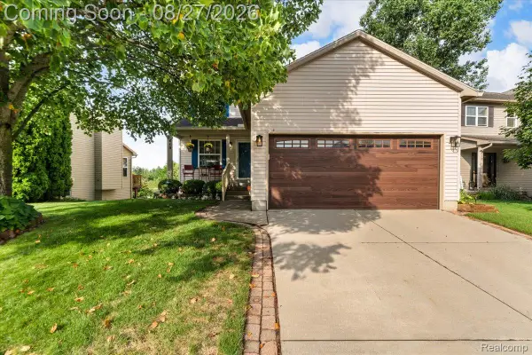 415 Mill Pond Drive, Fenton, MI 48430