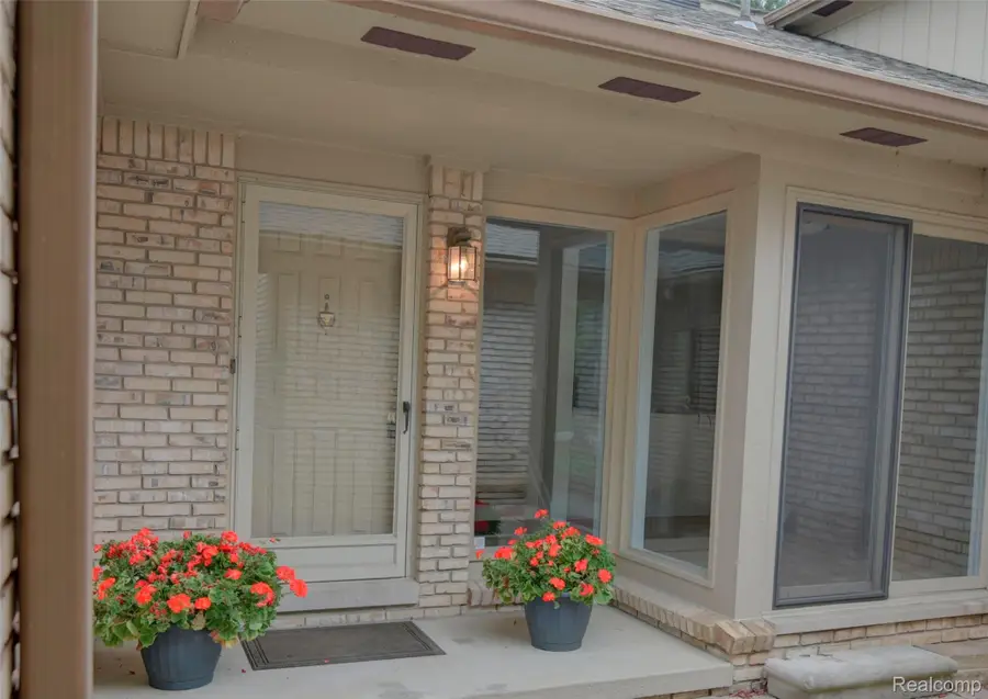 43164 W Kirkwood Drive, Clinton, MI 48038 - #3