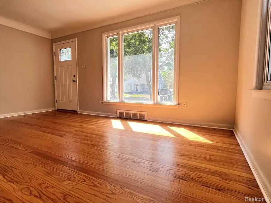 231 Walper Avenue, Clawson, MI 48017 - #3