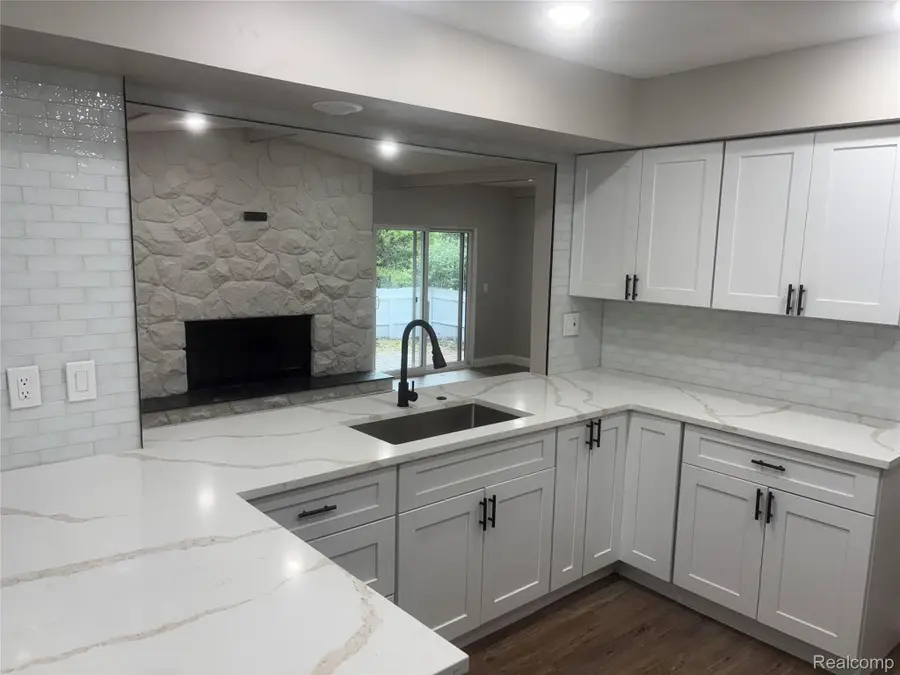 29621 Fernhill Drive, Farmington Hills, MI 48334 - #2