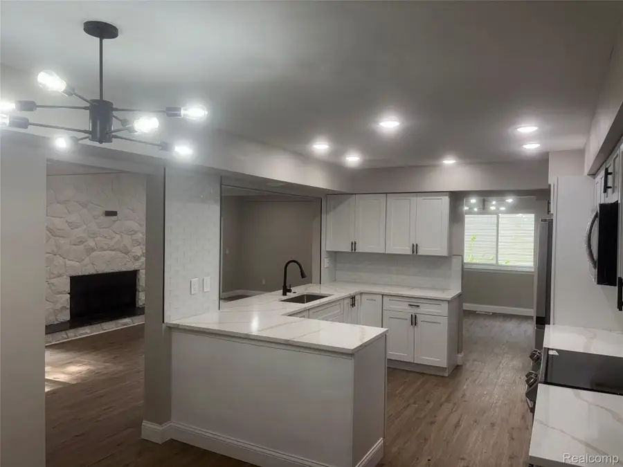 29621 Fernhill Drive, Farmington Hills, MI 48334 - #3