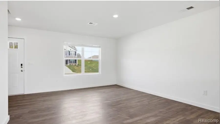 31 Oak Street, Grand Blanc, MI 48439 - #2