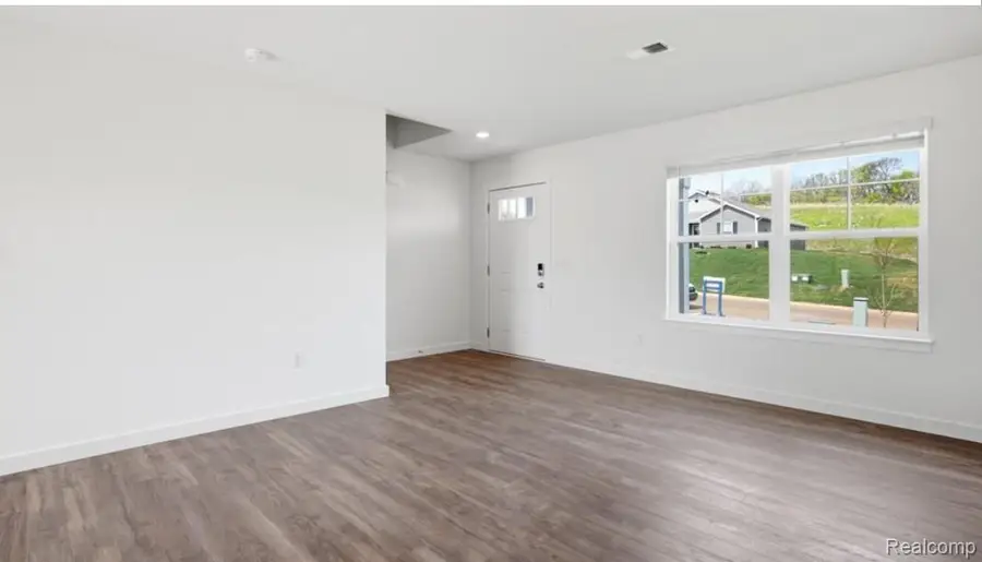 31 Oak Street, Grand Blanc, MI 48439 - #3