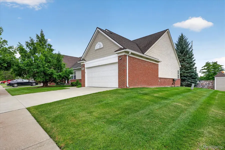 6655 Cortland Avenue #44, Brighton, MI 48114 - #3