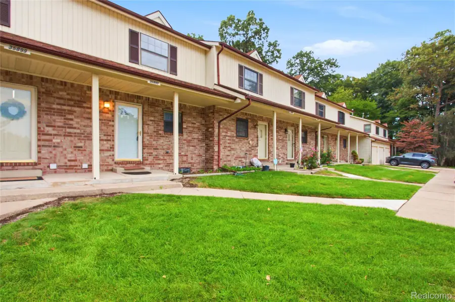35893 Castlewood Court, Westland, MI 48185 - #2