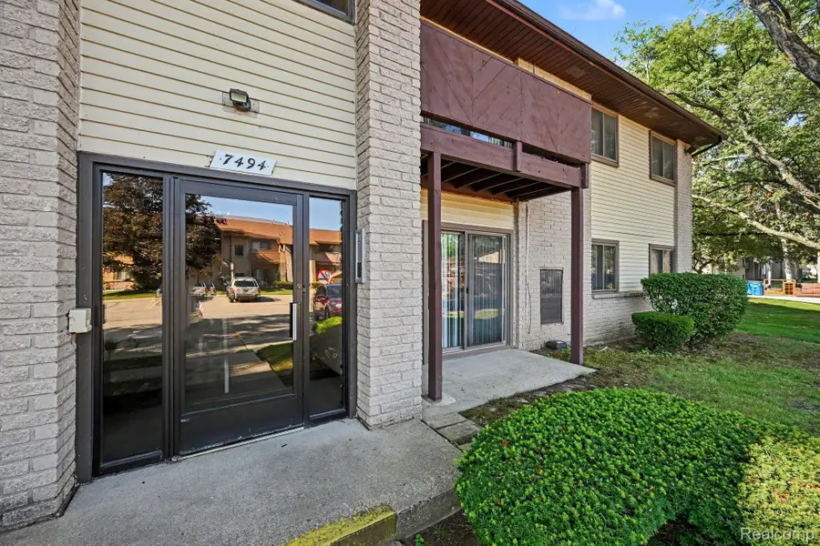 7494 Manor Circle #104, Westland, MI 48185 - #3