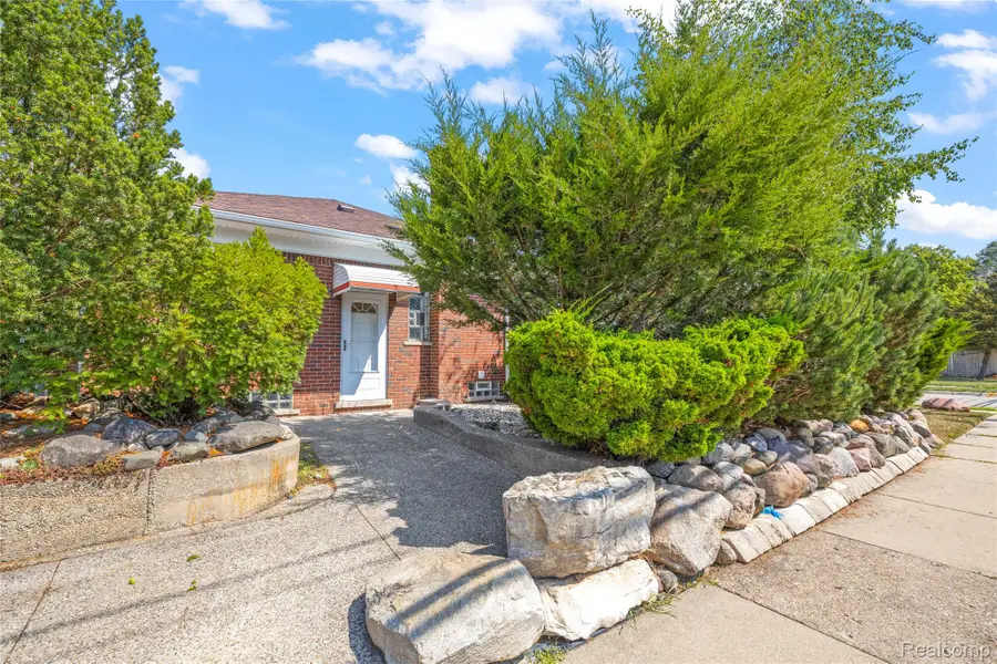 22405 Piper Avenue, Eastpointe, MI 48021 - #2