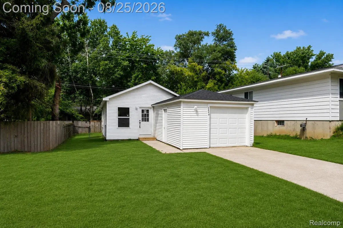 2840 Oldsmobile Avenue, Waterford, MI 48328 - #1