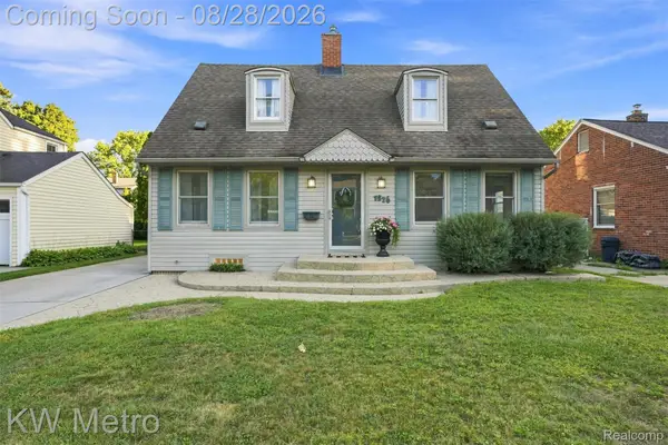 1526 W Houstonia Avenue, RoyalOak, MI 48073