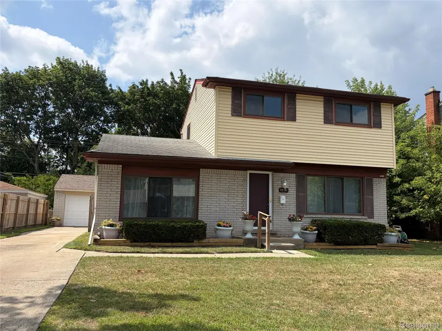 23101 Purdue Avenue, Farmington Hills, MI 48336 - #2