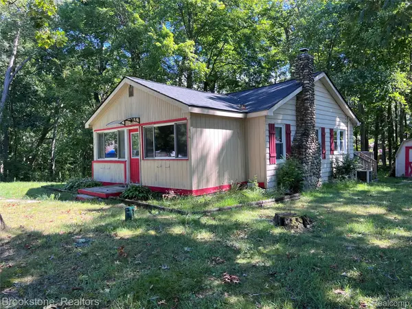 3256 Lakeview Boulevard, Highland, MI 48356