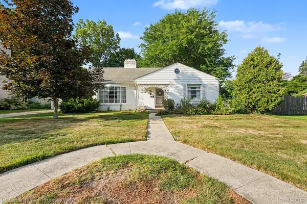 16 Hawthorne Road, GrossePointeShores, MI 48236