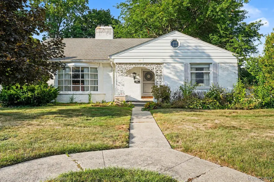 16 Hawthorne Road, Village Of Grosse Pointe Shores, MI 48236 - #2